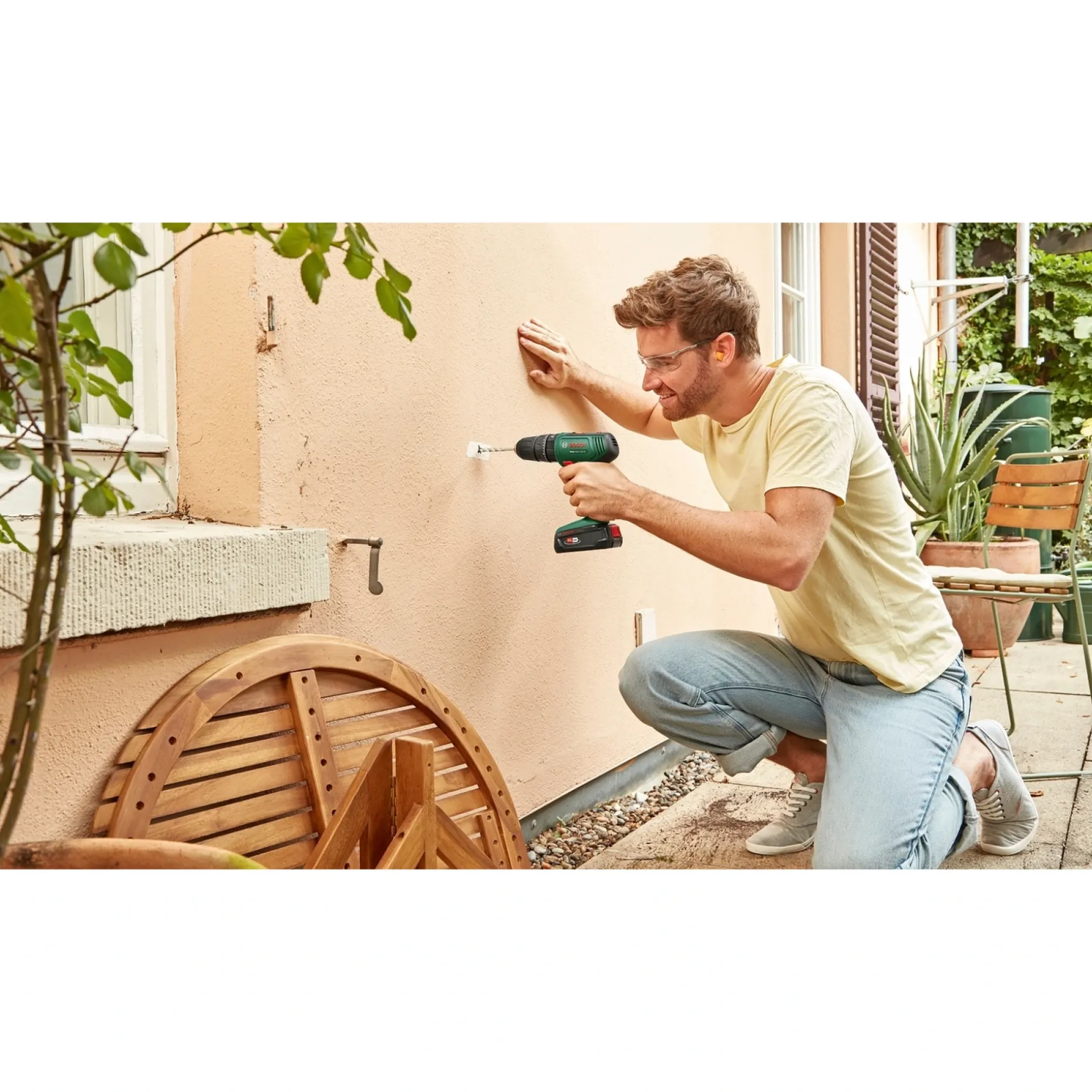 BOSCH EASY EASYIMPACT 18V-40 SLAGBORE-/SKRUEMASKINE AKKU MED BATTERI OG LADER