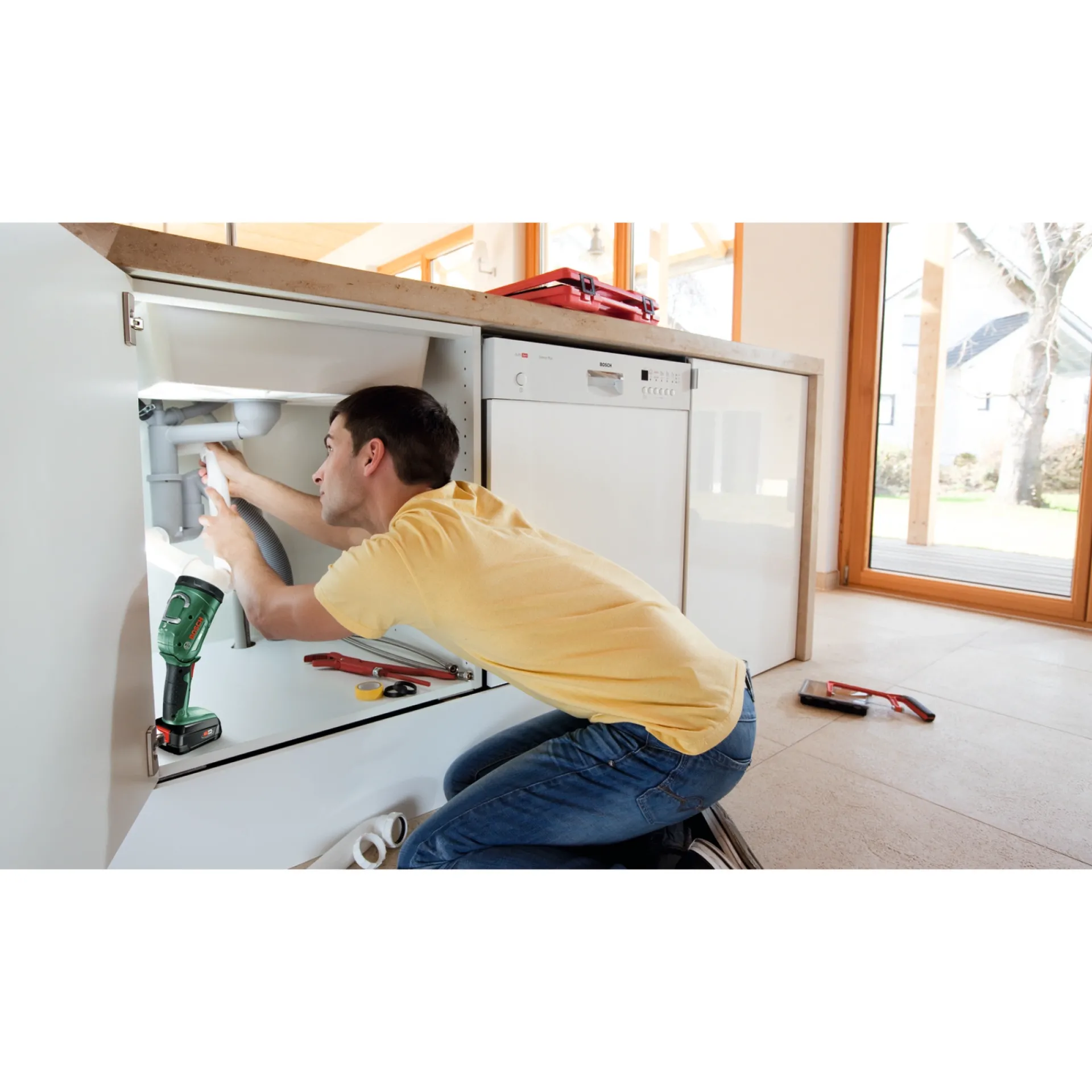 UNIVERSAL UNIVERSALLAMP 18 LYGTE 100 LM|Bosch Discount